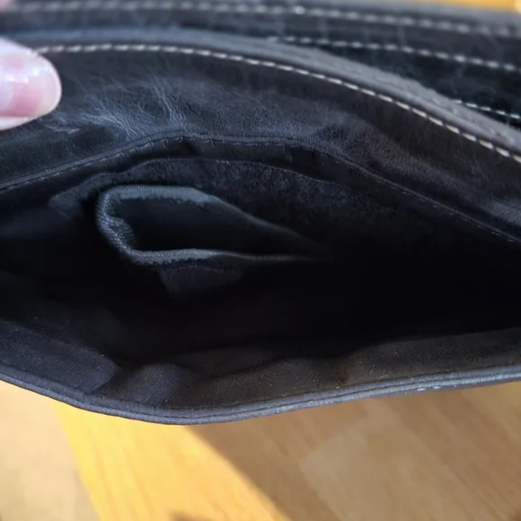 Gun Tote'n Mamas Conceal Carry Leather Crossbody Bag - Picture 5 of 5